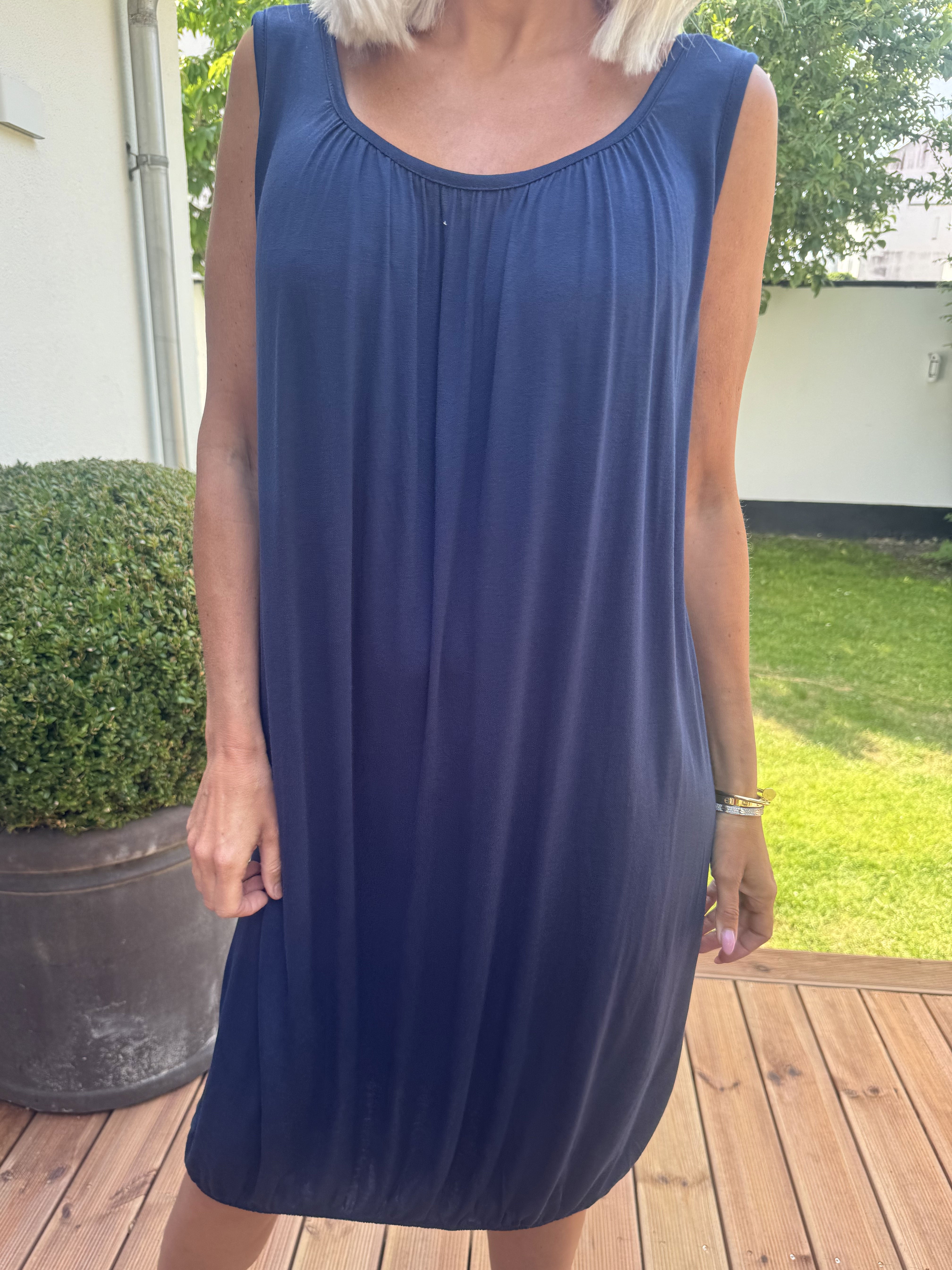 Miracle Sleeveless Dress - Basic klänning i viskos med resår nedtill